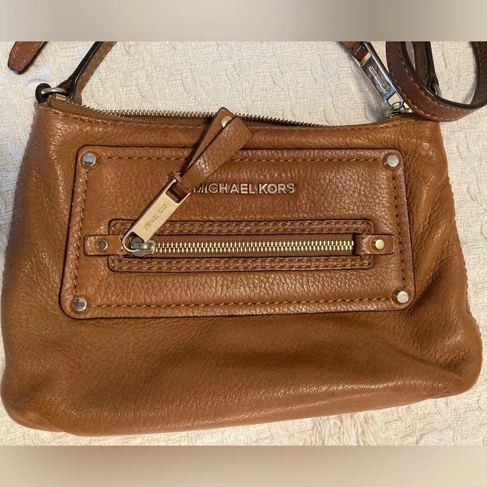 Michael Kors Gilmore Small Crossbody - Picture 5 of 9